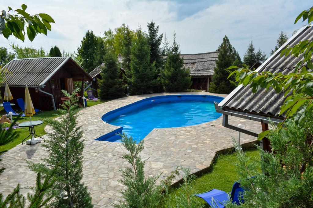 Camping Robinson Country Club Oradea Dış mekan fotoğraf
