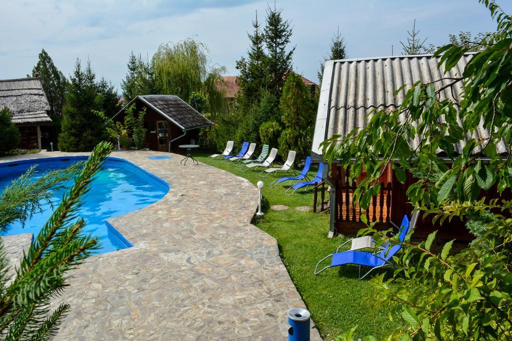 Camping Robinson Country Club Oradea Oda fotoğraf