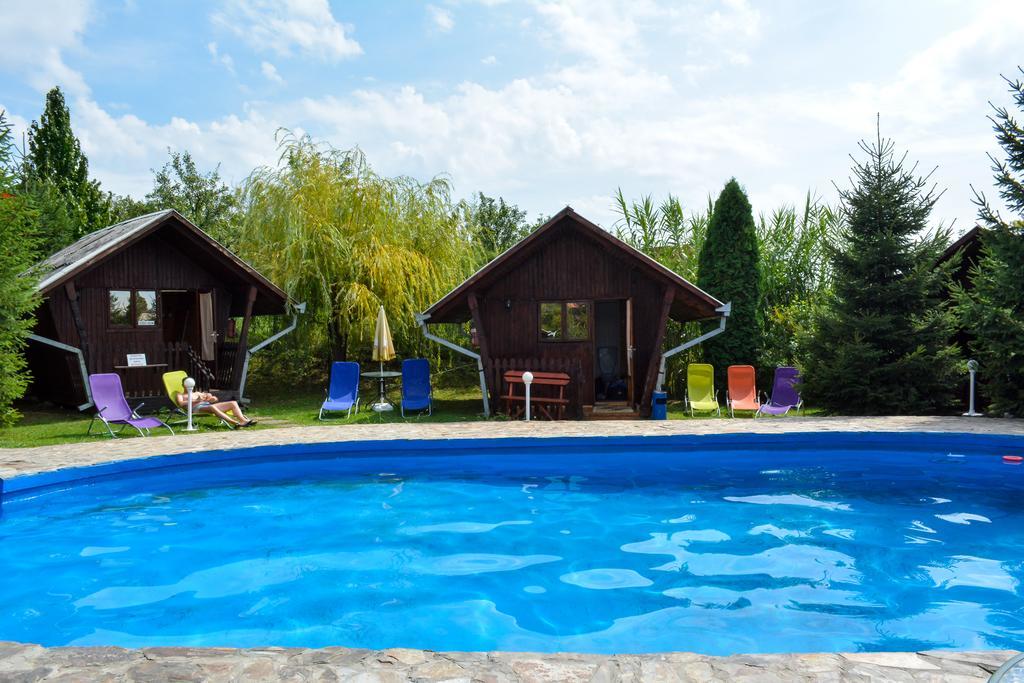 Camping Robinson Country Club Oradea Dış mekan fotoğraf